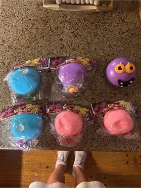 5 Halloween Edition Smushers Squishies (top right not for sale)